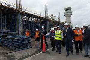 El alcalde constat&oacute; el avance de la nueva terminal de pasajeros. Foto: John Guevara/ El Tel&eacute;grafo