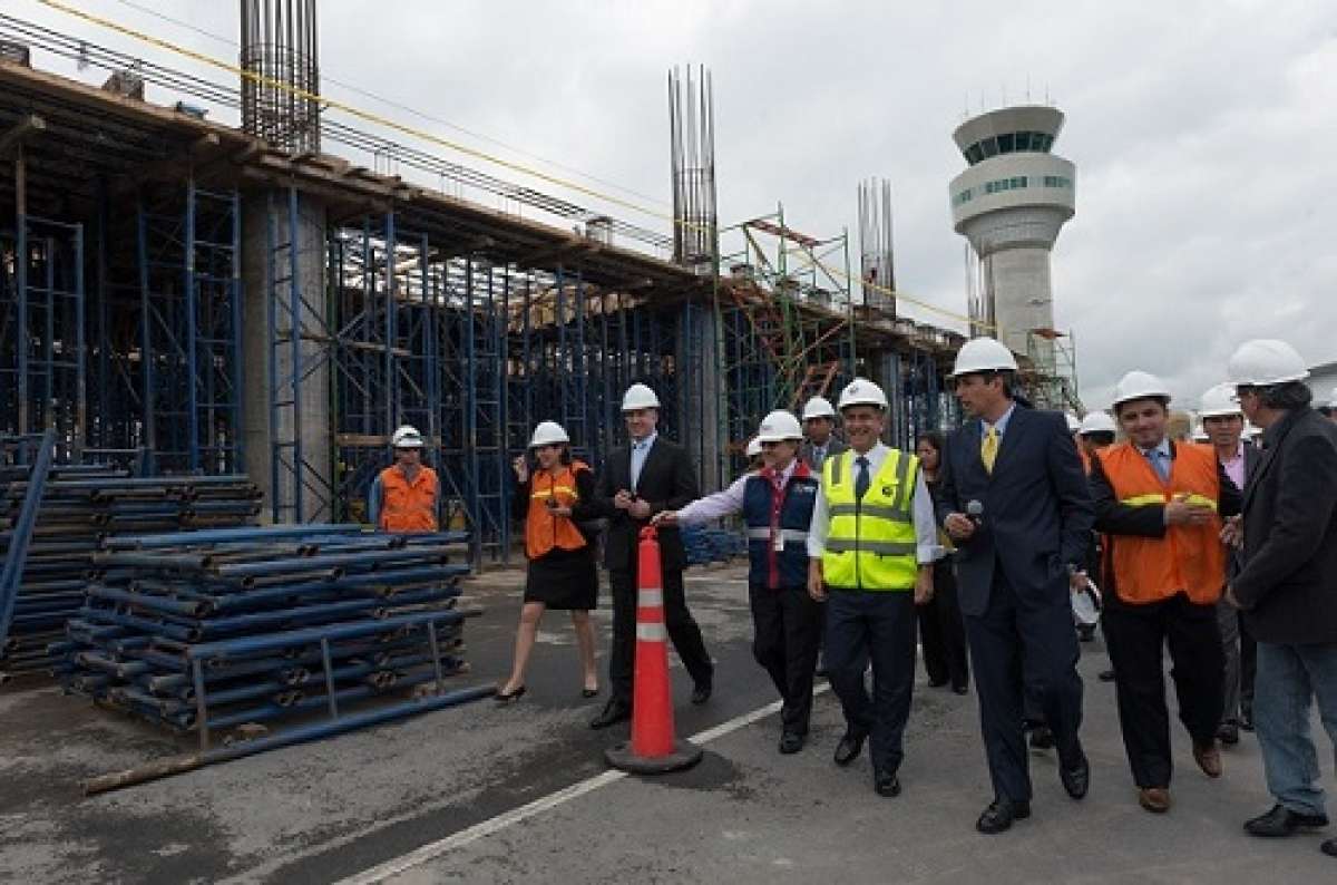 El alcalde constat&oacute; el avance de la nueva terminal de pasajeros. Foto: John Guevara/ El Tel&eacute;grafo