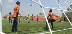 Ni&ntilde;os de escuelas de f&uacute;tbol utilizaron las canchas repotenciadas en Parque Samanes de Guayaquil y que fueron entregadas ayer por Inmobiliar.