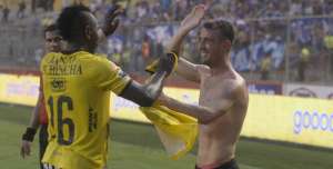 Dami&aacute;n D&iacute;az anot&oacute; el gol del triunfo para Barcelona en el Cl&aacute;sico Amistoso. Foto: Karly Torres / El Tel&eacute;grafo.
