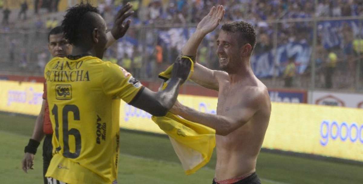 Dami&aacute;n D&iacute;az anot&oacute; el gol del triunfo para Barcelona en el Cl&aacute;sico Amistoso. Foto: Karly Torres / El Tel&eacute;grafo.