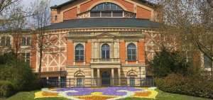 Desde el pasado 25 de julio hasta el pr&oacute;ximo 30 agosto, diversos creadores de la &oacute;pera y del teatro se dan cita en el Bayreuther Festspielhaus