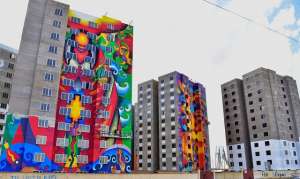 El pintor Roberto Mamani viste de colores El Alto boliviano