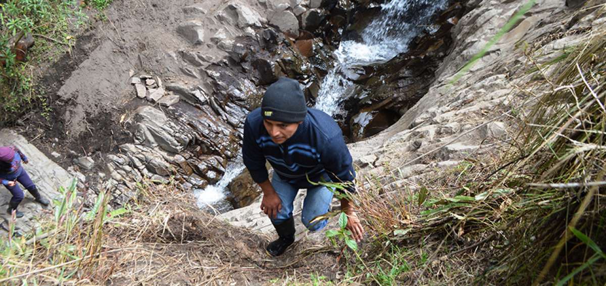 Durante el recorrido, los visitantes encontrar&aacute;n una cascada que a&uacute;n no ha sido bautizada por los comuneros de la zona. El fluido baja desde el Iliniza sur.