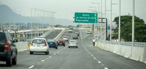 El tr&aacute;fico vehicular registrado durante la ma&ntilde;ana de ayer fue regular sobre la estructura y ligeramente congestionado en los extremos.