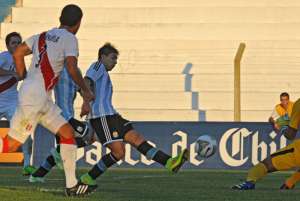 Giovanni Simeone anot&oacute; un doblete la tarde de este domingo para Argentina. Foto: AFP
