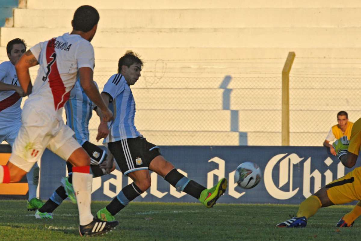 Giovanni Simeone anot&oacute; un doblete la tarde de este domingo para Argentina. Foto: AFP