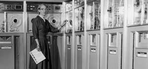 Grace Hopper, matem&aacute;tica y militar de Estados Unidos, es considerada la madre de la programaci&oacute;n inform&aacute;tica.