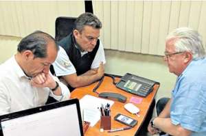 Los ministros de Seguridad, Fernando Cordero; Interior, Jos&eacute; Serrano; y Defensa (e) Carlos Larrea, se refirieron al incidente. Foto: Cortes&iacute;a El Ciudadano