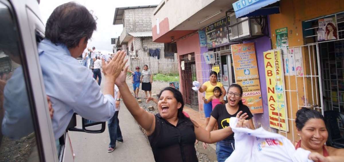 El candidato recorri&oacute; los bloques 8 y 5 de la cooperativa Balerio Estacio, en el norte de Guayaquil.