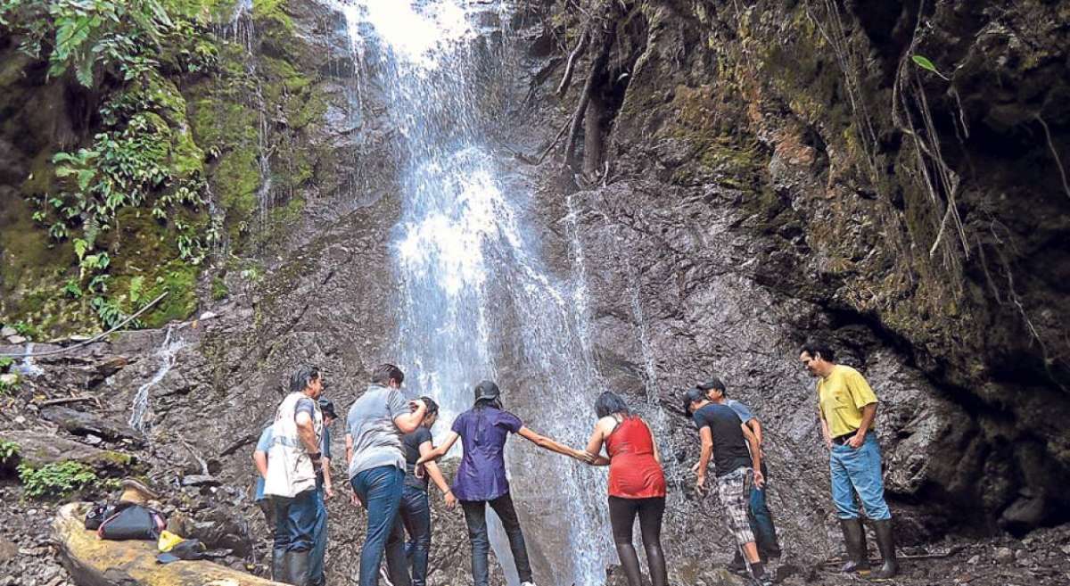 Las cascadas son los sitios naturales que m&aacute;s gustan a los turistas que arriban de otras provincias y del exterior. Previamente realizan caminatas por senderos.