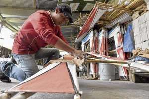 En la provincia existe un gremio de Pirot&eacute;cnicos de Azuay, integrado por alrededor de 45 artesanos. Foto: Jos&eacute; Luis Llivisaca / El Tel&eacute;grafo