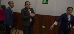 La exministra de Justicia, Johana Pes&aacute;ntez (izq.), acudi&oacute; a la Asamblea Nacaional para rendir su versi&oacute;n.