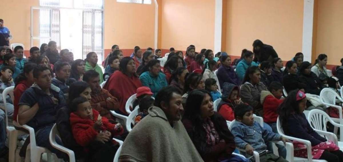 Los defensores comunitarios son personas que de forma voluntaria y por cualquier medio, promueven, vigilan y defienden el ejercicio de los derechos basados en cinco enfoques.