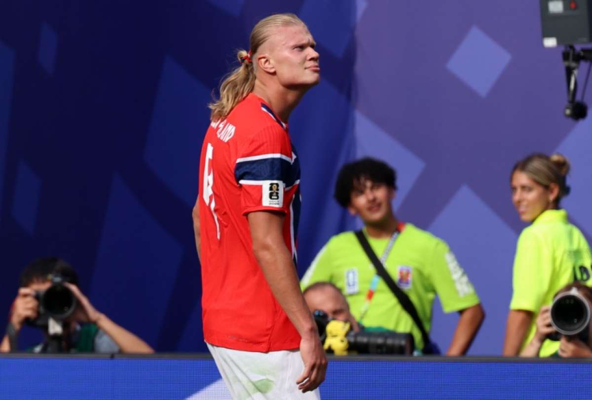 Erling Haaland naci&oacute; en Inglaterra, pero eligi&oacute; defender a Noruega. Ahora buscar&aacute; dejar fuera del Mundial 2026 al pa&iacute;s que pudo ser su selecci&oacute;n.