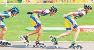 El equipo ecuatoriano, con la medallista &Iacute;ngrid Factos (i), en la fase de calentamiento, antes de las pruebas. Foto: Cortes&iacute;a