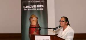 Berenice Cordero, titulare del Ministerio de Inclusi&oacute;n Econ&oacute;mica y Social (MIES), durante su intervenci&oacute;n en el lanzamiento de la campa&ntilde;a ''Ni una guagua menos''.