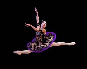 La bailarina cubana es c&eacute;lebre por su balance y sus interminables "fouett&eacute;s" (piruetas)