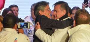 Andr&eacute;s P&aacute;ez es ahora binomio de Guillermo Lasso, un banquero de derecha. En sus inicios dec&iacute;a ser de izquierda y admirador de Fidel Castro. 