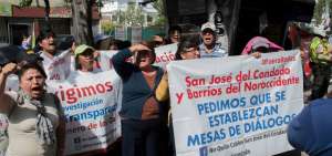 Protesta de moradores que rechazan la ejecuci&oacute;n de la obra.