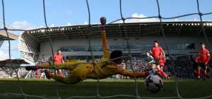 Paul Smyth, a cinco minutos del final, tumba a Corea del Sur