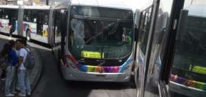 Dos biarticulados se chocaron en el centro hist&oacute;rico de Quito