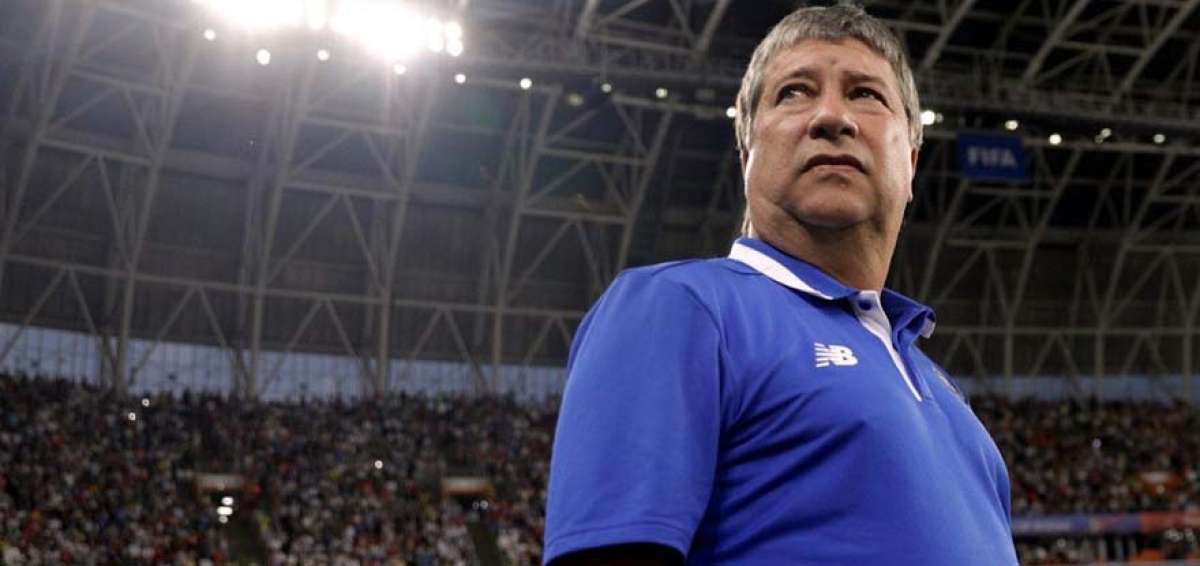 Hern&aacute;n Dar&iacute;o G&oacute;mez, dirigiendo uno de los partidos de Panam&aacute;.