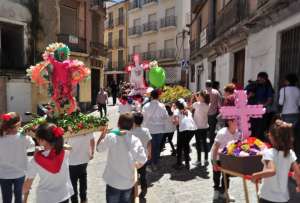 La fiesta de las tres cruces recuerda la crucifixión de Cristo