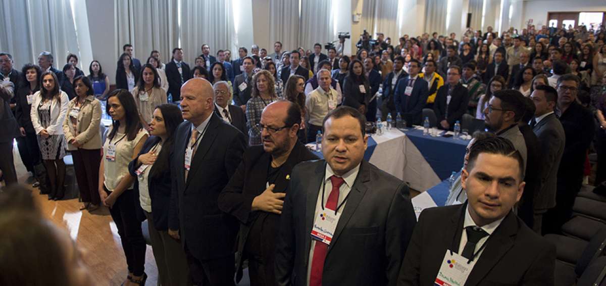 El Sal&oacute;n Pichincha del hotel Quito qued&oacute; peque&ntilde;o para albergar a los asistentes al di&aacute;logo de salud. 