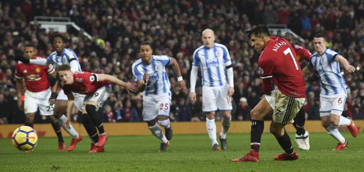 Alexis S&aacute;nchez abre su cuenta goleadora con el Manchester United