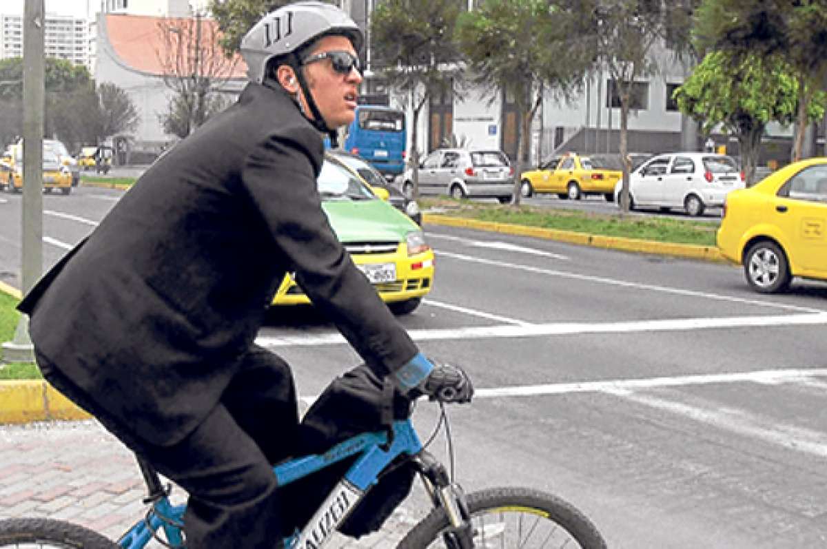 El uso de la bicicleta ha crecido en el pa&iacute;s. Los ciudadanos prefieren evitar el tr&aacute;fico citadino e ir a sus trabajos pedaleando. A&uacute;n se quejan del irrespeto. Foto: Santiago Aguirre/El Tel&eacute;grafo