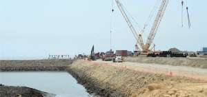 El proyecto permitir&aacute; el arribo de barcos de alto calado. El contrato de concesi&oacute;n firmado entre DpWorld y el Estado ecuatoriano es por 50 a&ntilde;os.