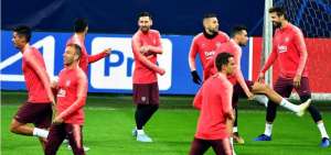 Lionel Messi se entrena en un d&iacute;a libre para el resto de la plantilla