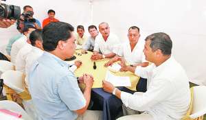 El presidente Rafael Correa se reuni&oacute; con los alcaldes de 12 cantones orenses, el pasado s&aacute;bado, en Santa Rosa. Foto: Presidencia