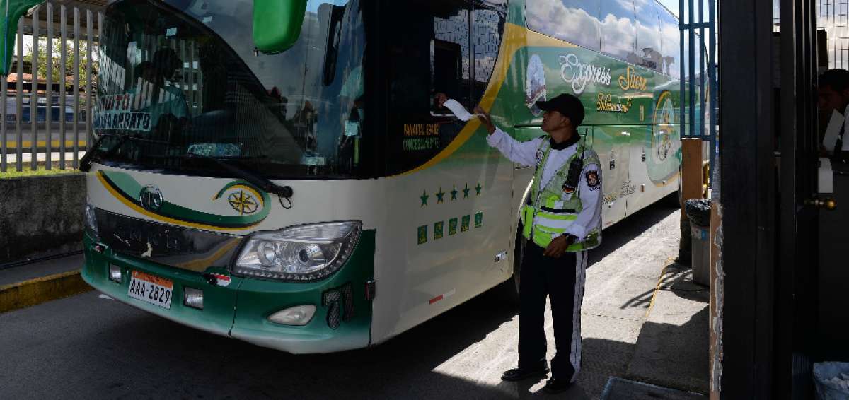 Miembros de la Comisi&oacute;n de Tr&aacute;nsito del Ecuador revisar&aacute;n las unidades que salgan desde las terminales terrestres del pa&iacute;s. 