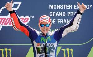 Lorenzo domin&oacute; la carrera de principio a fin, siempre vigilante ante sus seguidores. Foto: Agencia AFP