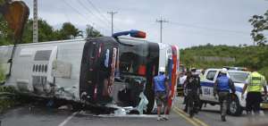 Un conductor extranjero con presunta licencia fraudulenta caus&oacute; el pasado 24 de marzo un accidente en Manab&iacute;, que dej&oacute; 13 muertos y 17 heridos. 