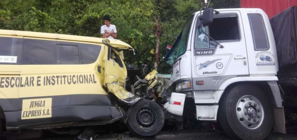 El choque se registr&oacute; en la v&iacute;a Al&oacute;ag Santo Domingo. 