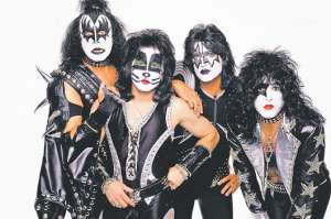 KISS lanzar&aacute; una reedici&oacute;n de sus 34 &aacute;lbumes en vinilo