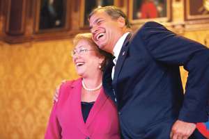 La presidenta de Chile, Michelle Bachelet, junto con su hom&oacute;logo ecuatoriano, Rafael Correa, durante su encuentro en el palacio de Carondelet. Foto: John Guevara / El Tel&eacute;grafo