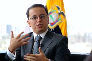 Ministro pide denunciar a quienes difunden rumores sobre feriado bancario 