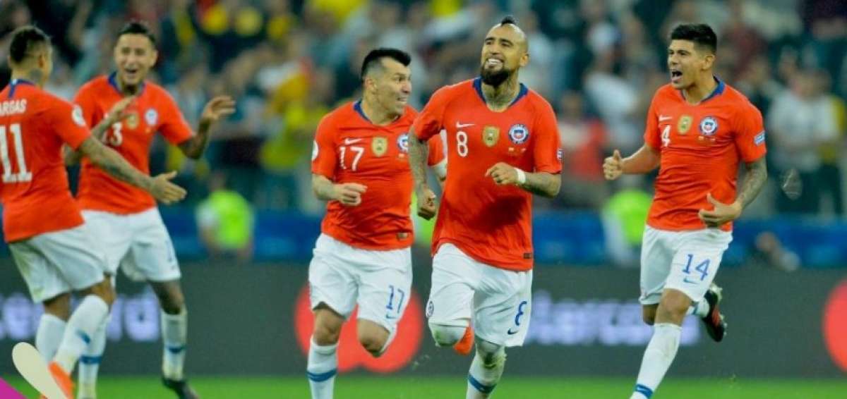 Chile es semifinalista gracias a maestr&iacute;a en los penales