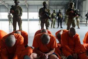 Daniel Noboa firma decreto para fortalecer la gesti&oacute;n del sistema penitenciario