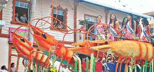 El cant&oacute;n Santa Rosa, provincia de El Oro, festeja a lo grande sus fiestas, grandes desfiles contar&aacute;n con la participaci&oacute;n de los habitantes y autoridades. Fotos: Fabricio Cruz/ El Telegrafo