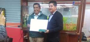 Eduardo Villegas firma contrato como seleccionador de Bolivia