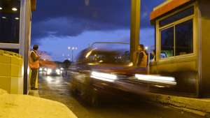 La tarde y noche del pasado mi&eacute;rcoles, las filas que se formaban tradicionalmente en el peaje a Los Chillos desaparecieron. Foto: ANDRES DARQUEA