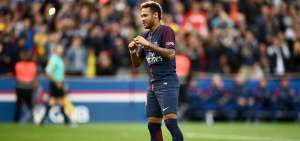 Neymar lanza un penal y pone fin a la pol&eacute;mica con Cavani