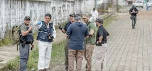 Los forenses estadounidenses y colombianos buscaron ayer rastros de la bomba en San Lorenzo, Esmeraldas.