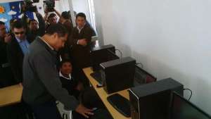 Rafael Correa recorri&oacute; las instalaciones de la nueva instituci&oacute;n educativa. Foto: Tomada del twitter @Presidencia_Ec