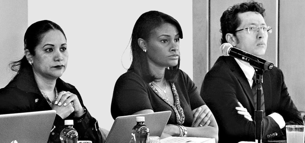 La fiscal general Diana Salazar (centro), en la audiencia preparatoria de juicio, que dur&oacute; cuatro d&iacute;as, en la que acus&oacute; de peculado a 15 personas.